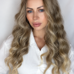 Premium Peruka beżowo złocisty blond z ciemniejszym odrostem 45–50 cm Dana NATHL12/10/613FA(CH479D)