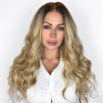 Premium Peruka jasny blond z ciemniejszym odrostem 45–50 cm Mandi NT10/613X