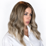 Premium Peruka chłodny beżowo popielaty blond z ciemniejszym odrostem 25–40 cm Giselle NAT12/10/PKGD13(CH479D)