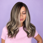 Peruka premium falowany chłodny blond z ciemniejszym odrostem 35 cm Corinne NT G6/23E