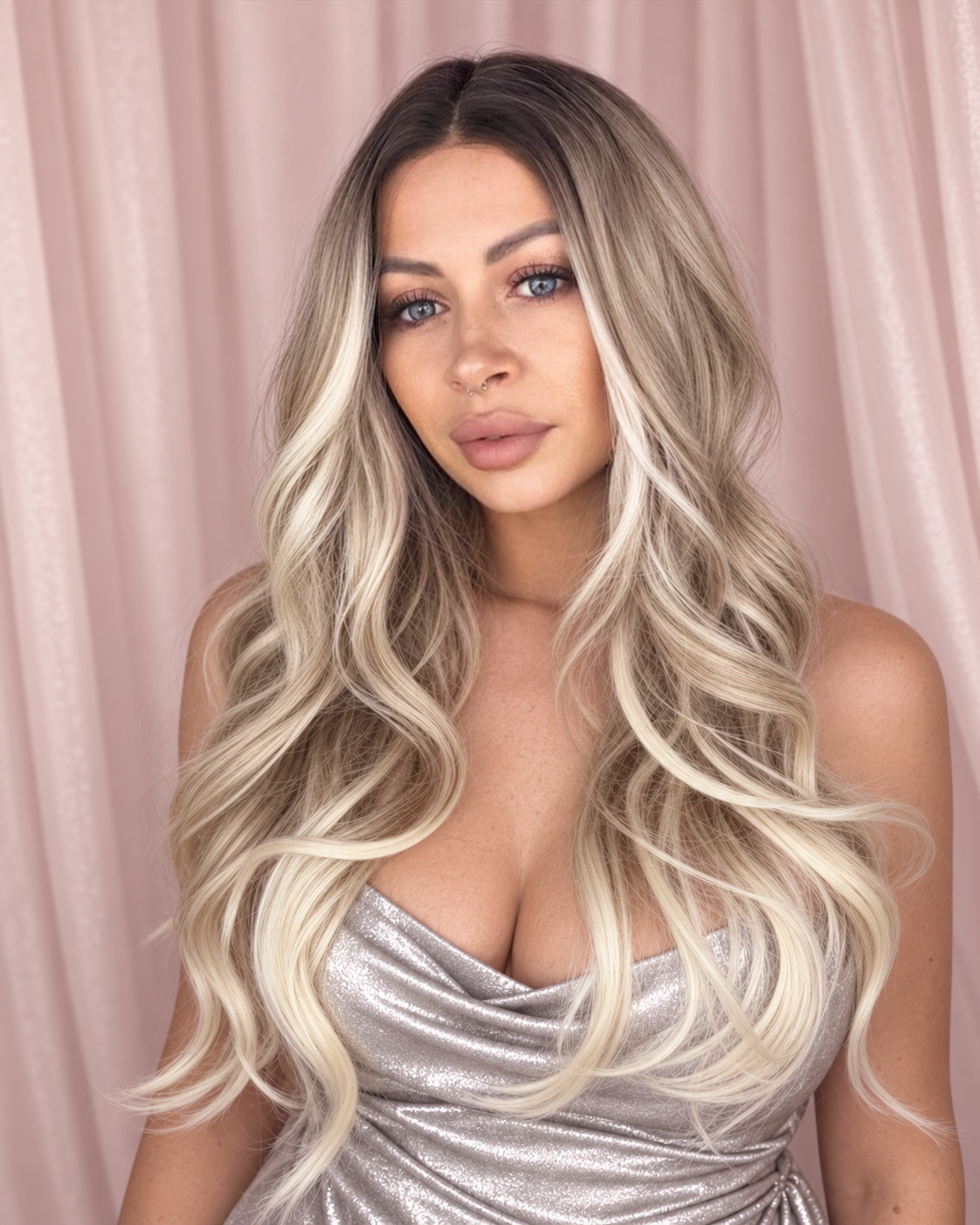 IMG_2419 Premium Peruka beżowy blond z ciemniejszym odrostem 40–45 cm Iza 26 - obrazek 1